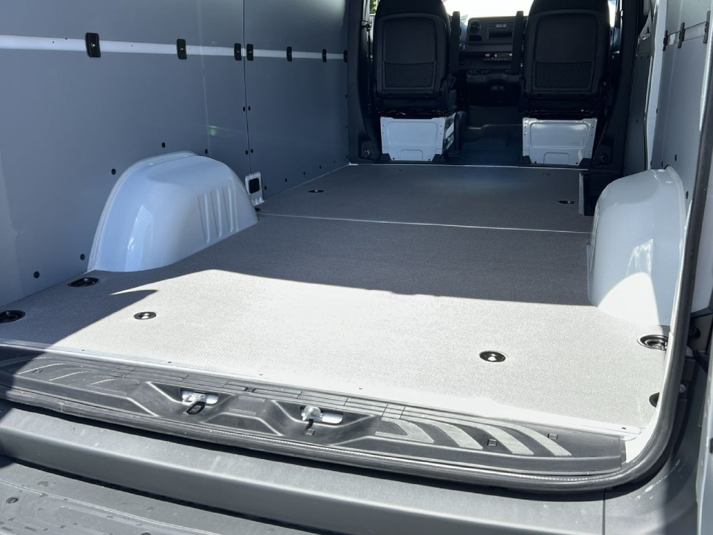Used 2025 Mercedes-Benz Sprinter 2500 image 25