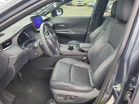 Used 2024 Toyota Venza LE image 12