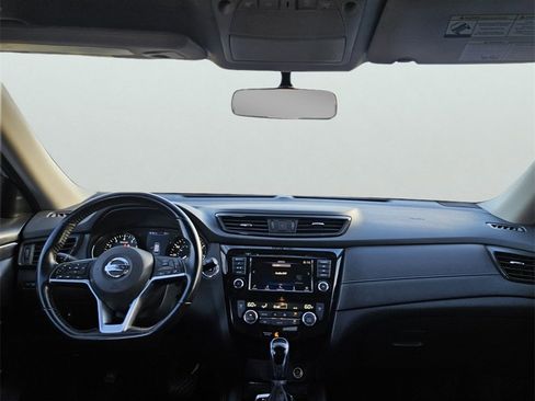 Used 2018 Nissan Rogue SV image 11