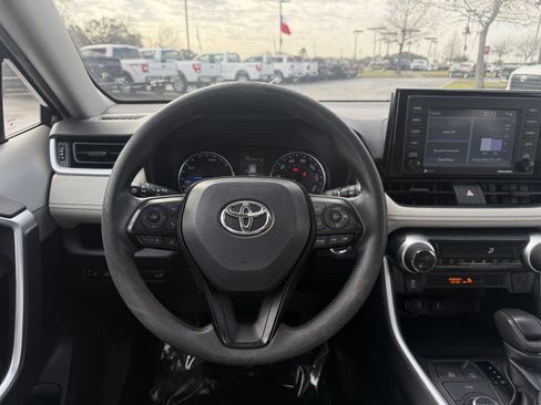 Used 2021 Toyota RAV4 XLE w/ Convenience Package image 16