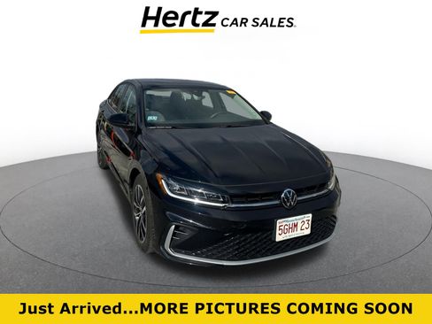 Used 2025 Volkswagen Jetta SE image 1