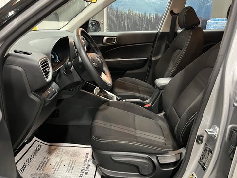 Used 2025 Hyundai Venue SEL FWD image 10