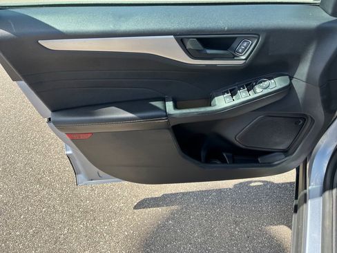 Used 2022 Ford Escape SE image 12