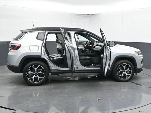 Used 2025 Jeep Compass Limited AWD/4WD image 62