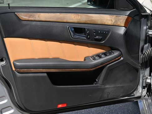 Used 2011 Mercedes-Benz E 550 4MATIC Sedan image 10