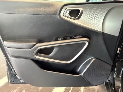 Used 2023 Kia Soul LX w/ Option Group 015 FWD image 26