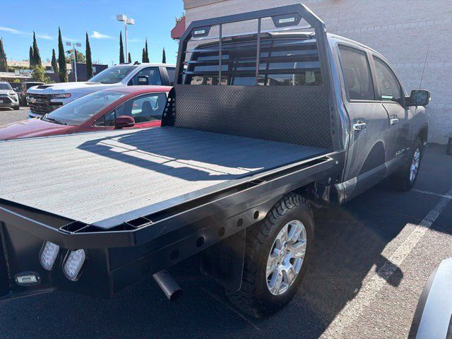 Used 2018 Nissan Titan SV w/ SV Convenience Package AWD/4WD image 6