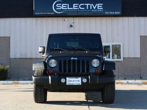 Used 2013 Jeep Wrangler Unlimited Sport image 2