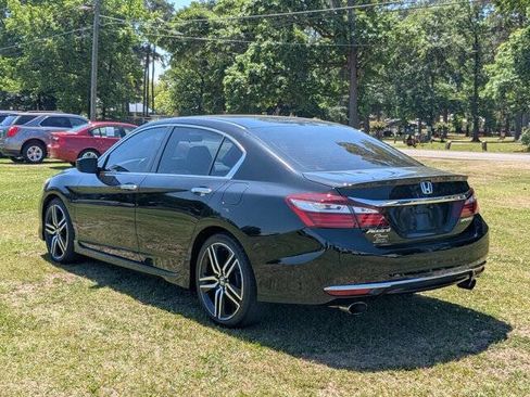 Used 2017 Honda Accord Sport image 5