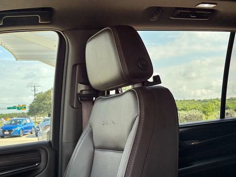 Used 2023 GMC Yukon XL Denali AWD/4WD image 13