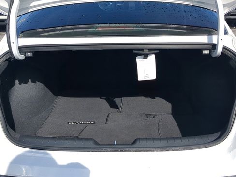 Used 2024 Hyundai Elantra SEL w/ Convenience Package image 9