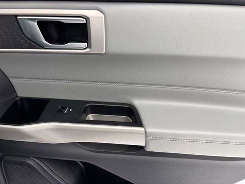 Used 2021 Ford Explorer XLT w/ XLT Sport Appearance Package image 40