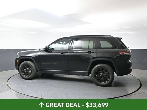 Used 2025 Jeep Grand Cherokee Altitude AWD/4WD image 12