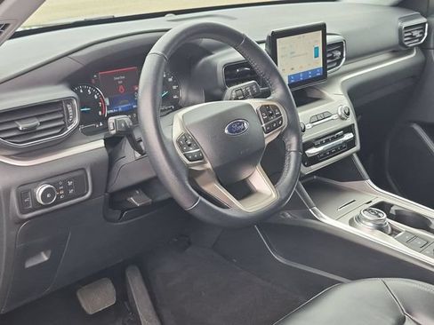 Used 2021 Ford Explorer XLT w/ Equipment Group 202A AWD/4WD image 7