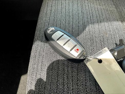 Used 2021 Nissan Rogue SV FWD image 14