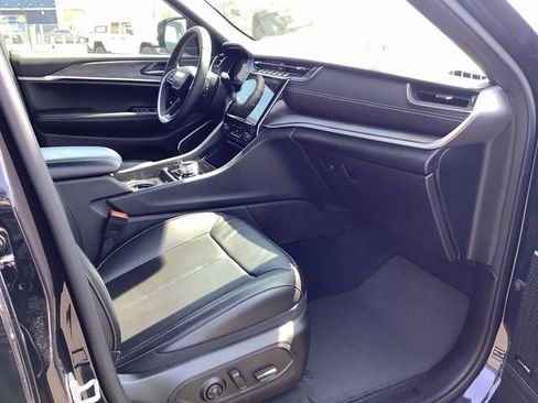 Used 2024 Jeep Grand Cherokee L Limited w/ Luxury Tech Group II image 42