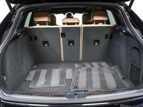 New 2025 Porsche Macan AWD image 32