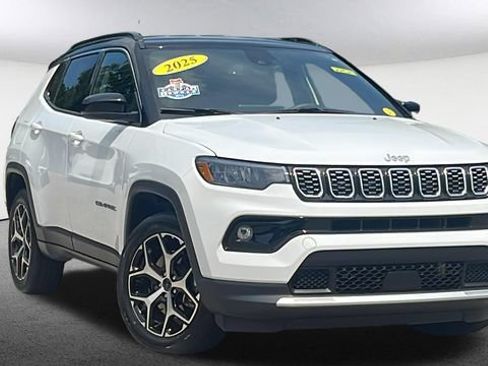 Used 2025 Jeep Compass Limited AWD/4WD image 2