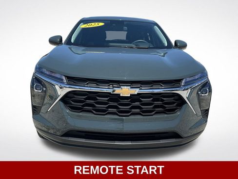 Used 2025 Chevrolet Trax LS w/ LS Convenience Package image 9