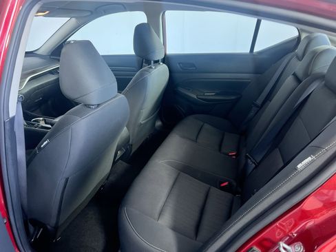 Used 2024 Nissan Altima 2.5 SV FWD image 26