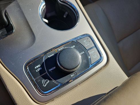 Used 2015 Jeep Grand Cherokee Overland w/ Advanced Technology Group image 21