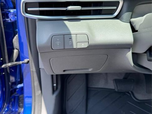 Used 2025 Hyundai Elantra SE FWD image 23