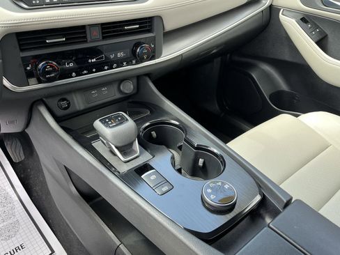 Certified 2024 Nissan Rogue SV AWD/4WD image 26
