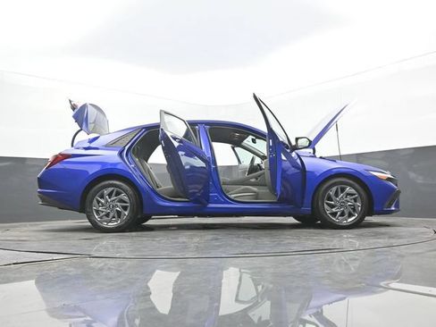 Used 2024 Hyundai Elantra SEL FWD image 68