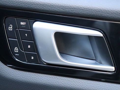 Used 2022 Porsche Cayenne Platinum Edition image 49