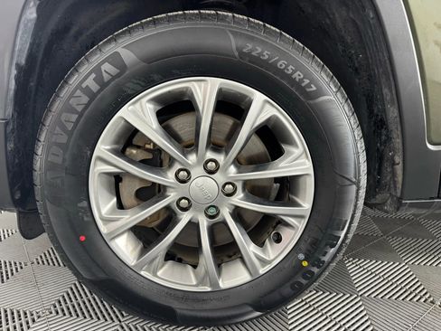 Used 2021 Jeep Cherokee Latitude Lux w/ Sun & Sound Group image 46