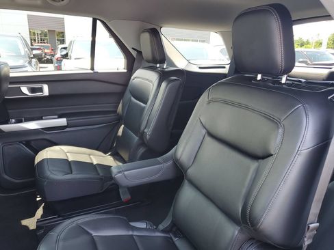 Used 2023 Ford Explorer XLT w/ Equipment Group 202A AWD/4WD image 29