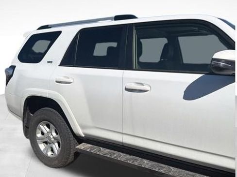 Used 2024 Toyota 4Runner SR5 Premium w/ Moonroof Package AWD/4WD image 17