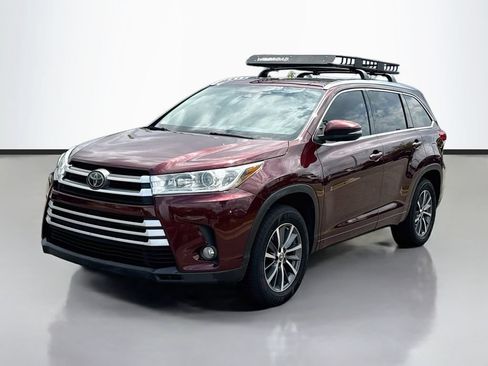 Used 2018 Toyota Highlander XLE FWD image 3