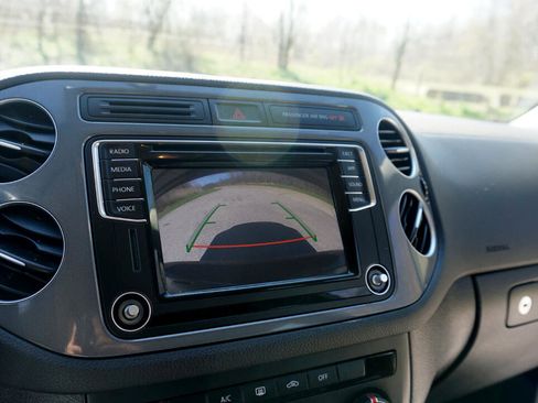 Used 2018 Volkswagen Tiguan Limited w/ Premium Package image 15