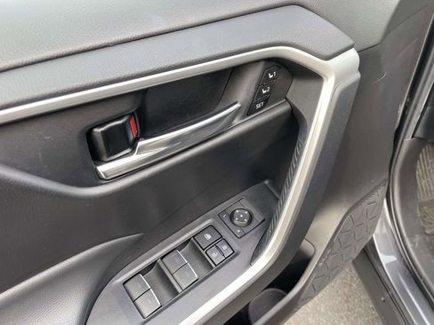 Used 2023 Toyota RAV4 XLE Premium image 28