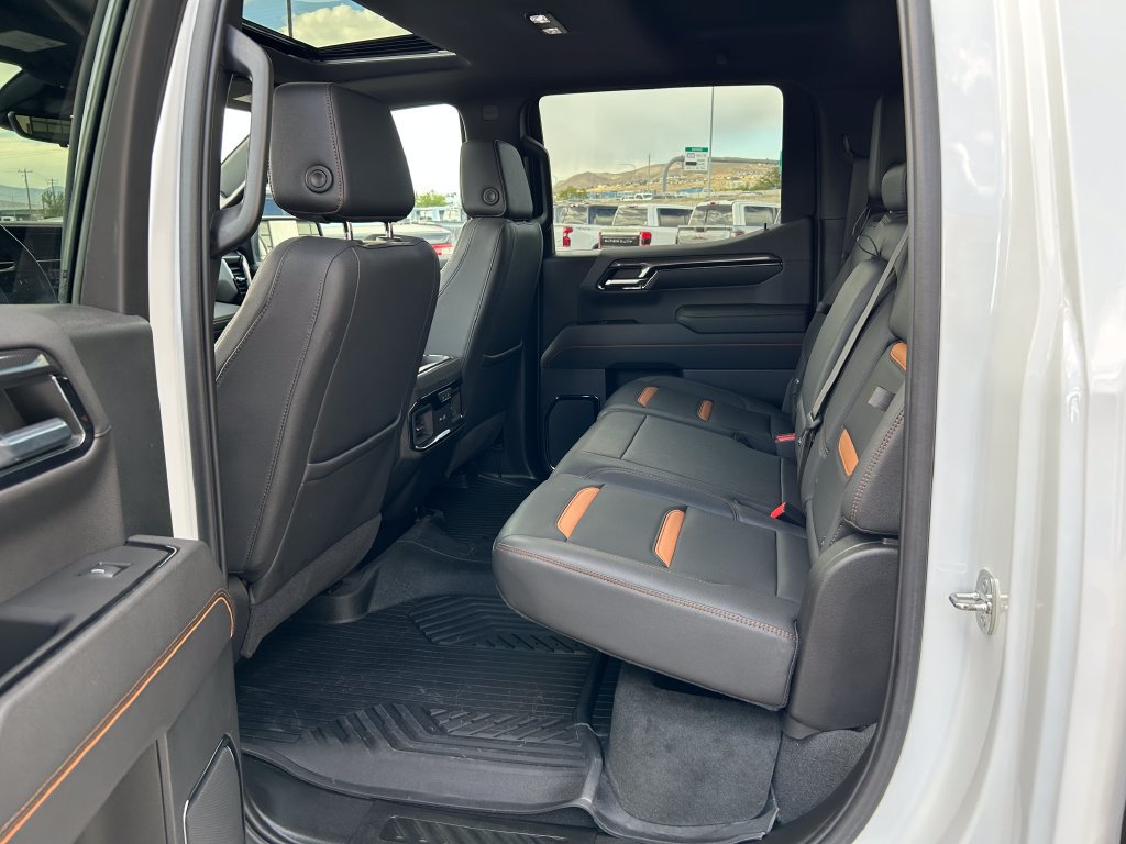 Used 2023 GMC Sierra 1500 AT4 w/ AT4 Premium Package AWD/4WD image 9