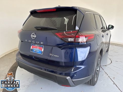 Used 2024 Nissan Rogue SV image 4