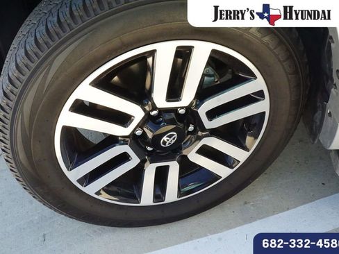 Used 2024 Toyota 4Runner Limited AWD/4WD image 9