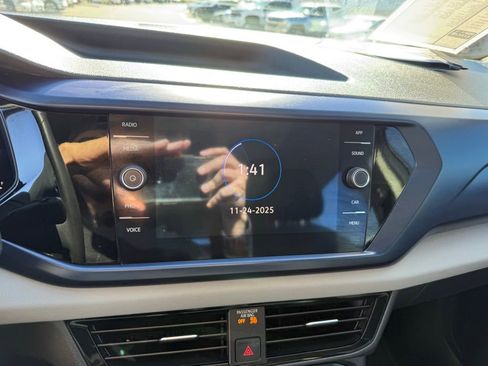 Used 2022 Volkswagen Taos SE image 27