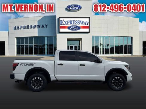 Used 2023 Nissan Titan PRO-4X w/ Pro-4x Convenience Package AWD/4WD image 12