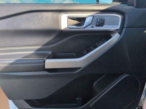 Used 2021 Ford Explorer Limited w/ Equipment Group 301A image 10