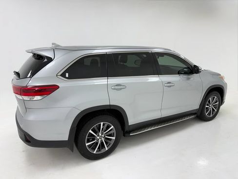 Used 2019 Toyota Highlander XLE FWD image 41