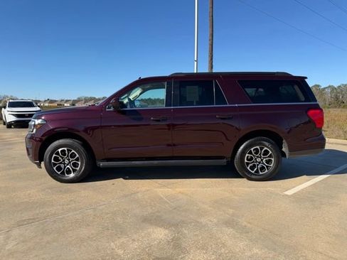 Used 2024 Ford Expedition Max XLT image 2
