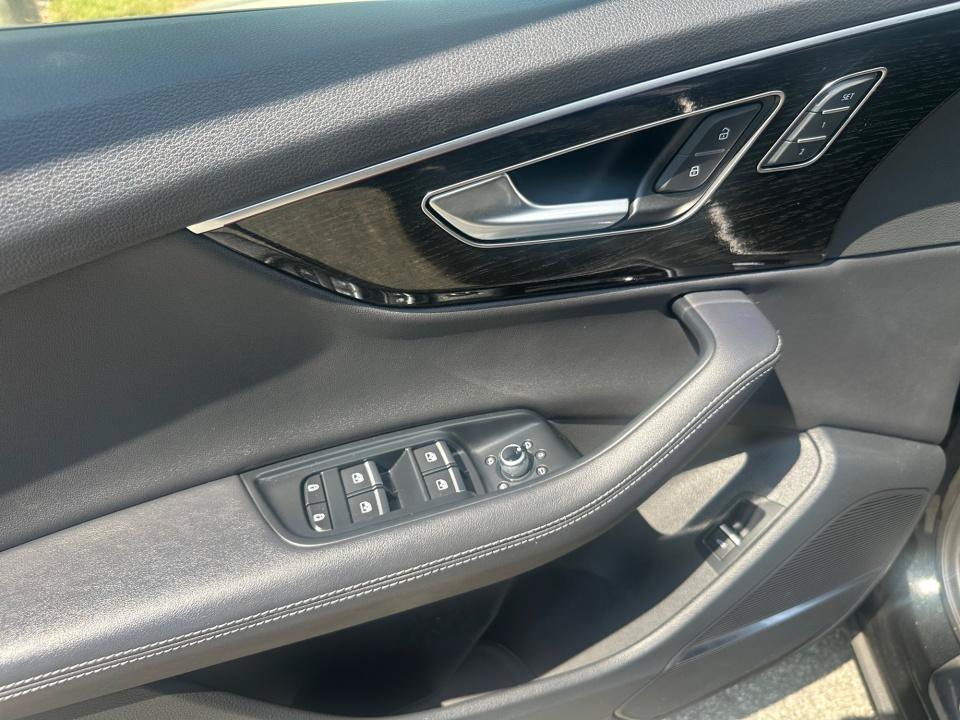 Certified 2025 Audi Q7 2.0T Premium Plus AWD/4WD image 32