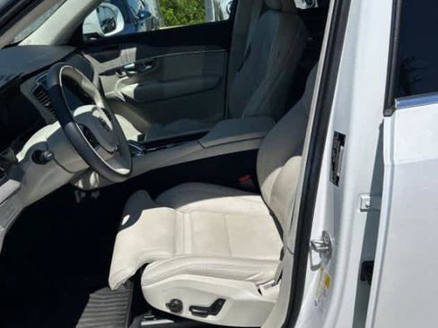 Used 2025 Volvo XC90 T8 Ultra w/ Lounge Package AWD/4WD image 4