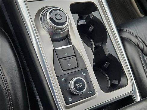 Used 2020 Ford Explorer Platinum w/ Premium Technology Package AWD/4WD image 18