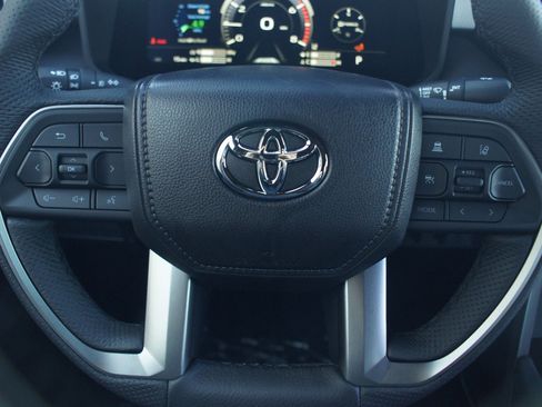 Used 2026 Toyota Tundra Limited AWD/4WD image 27