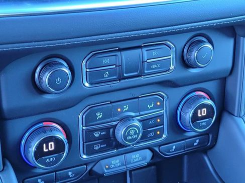 Used 2021 Chevrolet Tahoe Z71 image 24