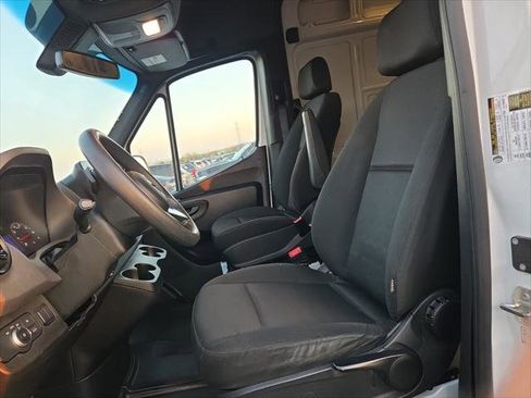 Used 2023 Mercedes-Benz Sprinter 2500 image 23