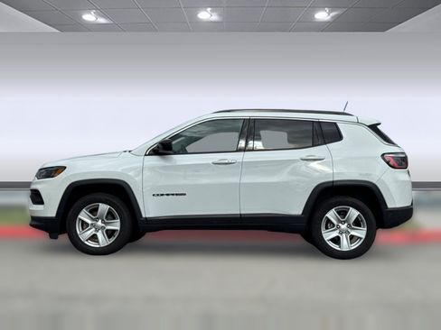 Used 2022 Jeep Compass Latitude AWD/4WD image 2